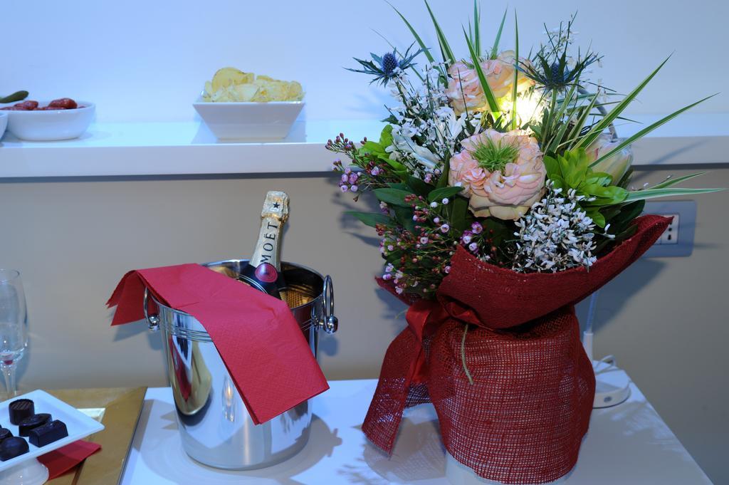 H5-5H Luxury Room Маранело Екстериор снимка